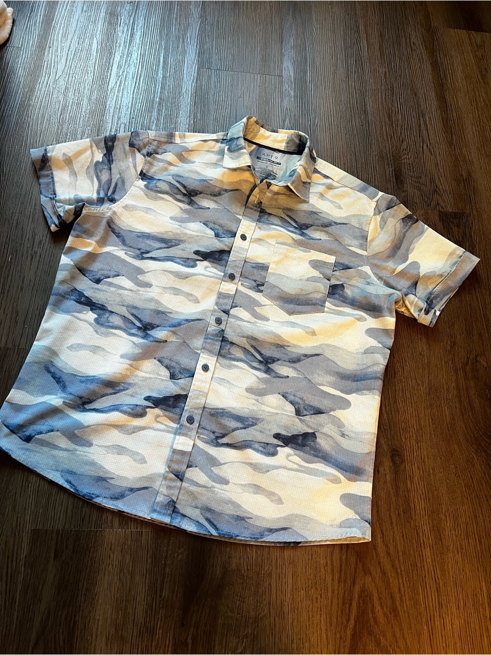 Men's Short-Sleeve Button-Up Shirt in Blue and White Wave Print